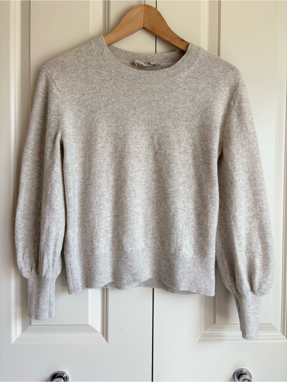 Everlane Beige Grey Crew Neck Slight Balloon Sleeve Sweater SOFT Size Medium